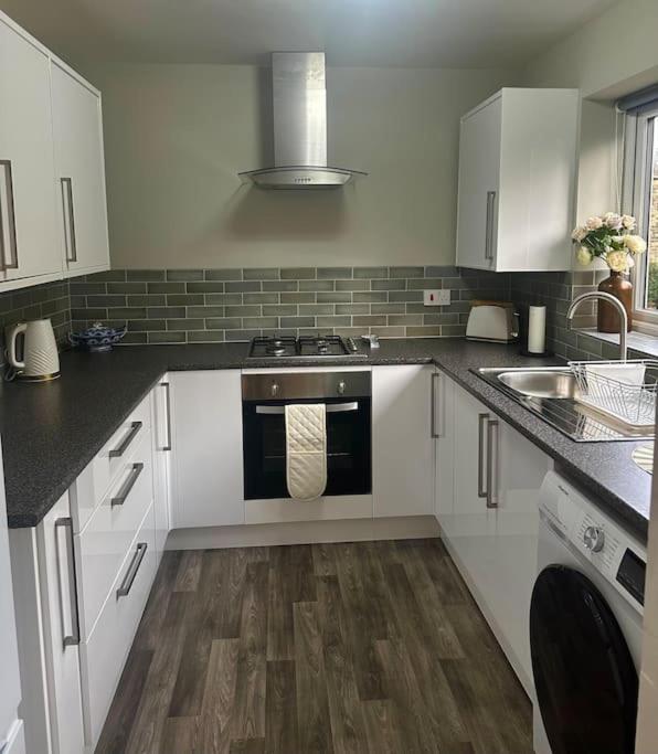 Stylish 2 Bedrooms Flat In A Quiet Cul-De-Sac Area, Near Sheffield City Centre With Free Parking ภายนอก รูปภาพ
